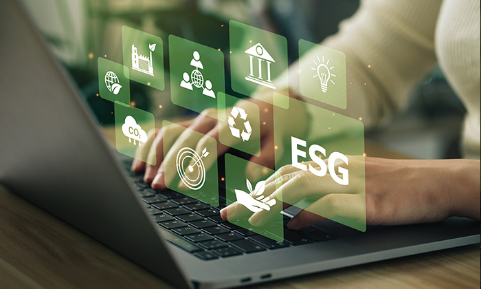 Ordinateur avec plusieurs pictos symbolisant le reporting sur la durabilité "ESG"